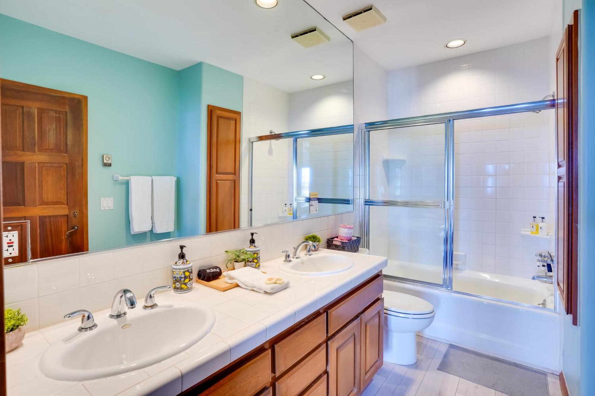 אבלון Bright Catalina Island Condo With Ocean Views! מראה חיצוני תמונה